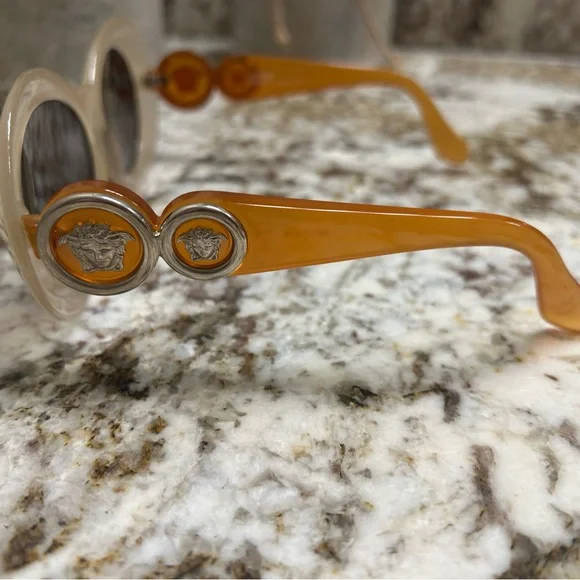 Vintage Gianni Versace Cream Oval ?️ Sunglasses Gianni Versace 90s Oval Sunglasses – LULA PACE main image 4